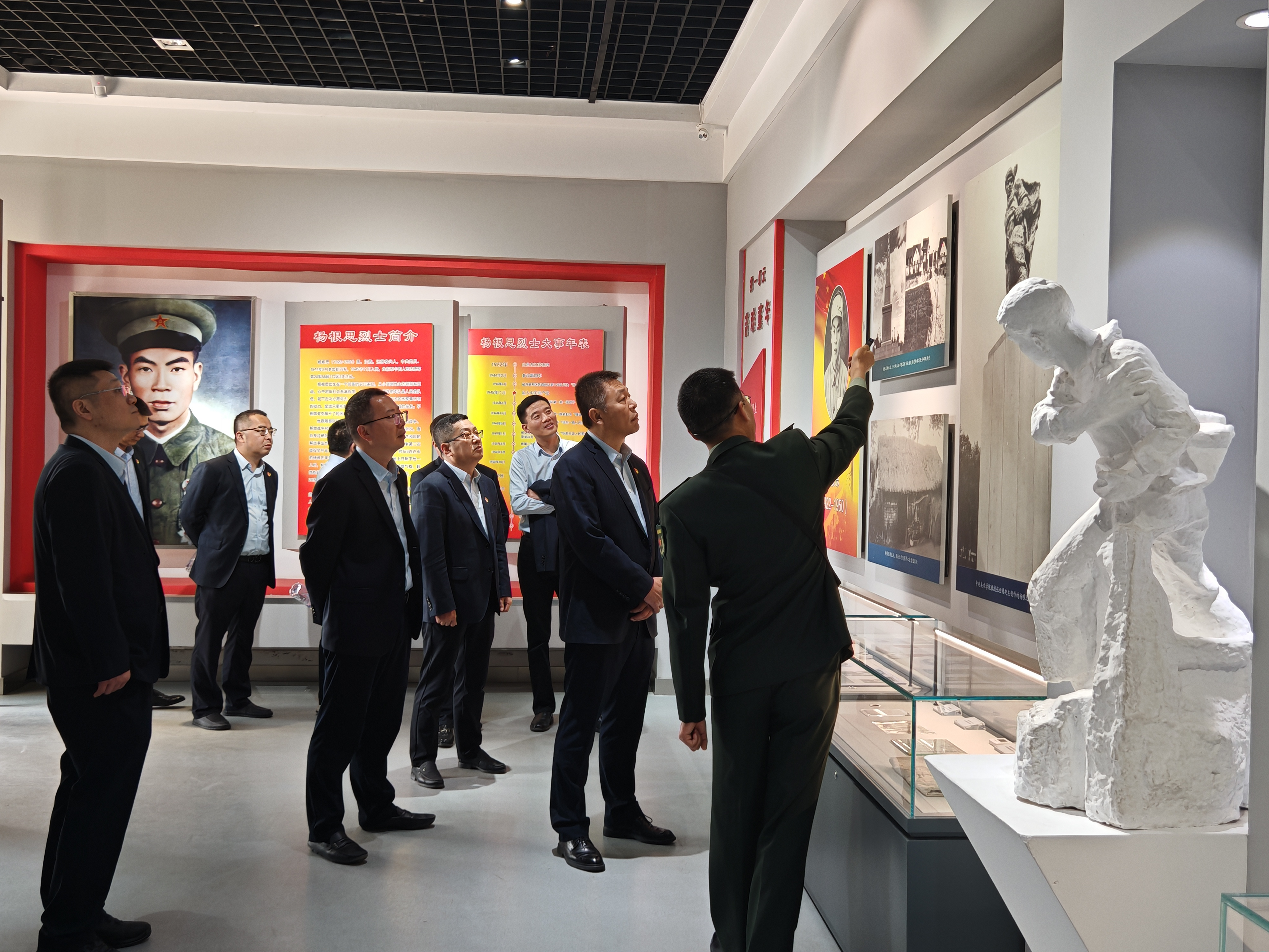 南京银行泰州分行党委：开展深入践行“三个不相信”英雄宣言红色主题教育