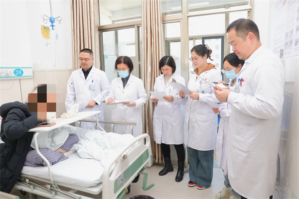 <strong>淮安市一院妇科单孔腹腔镜切除巨大肿瘤</strong>