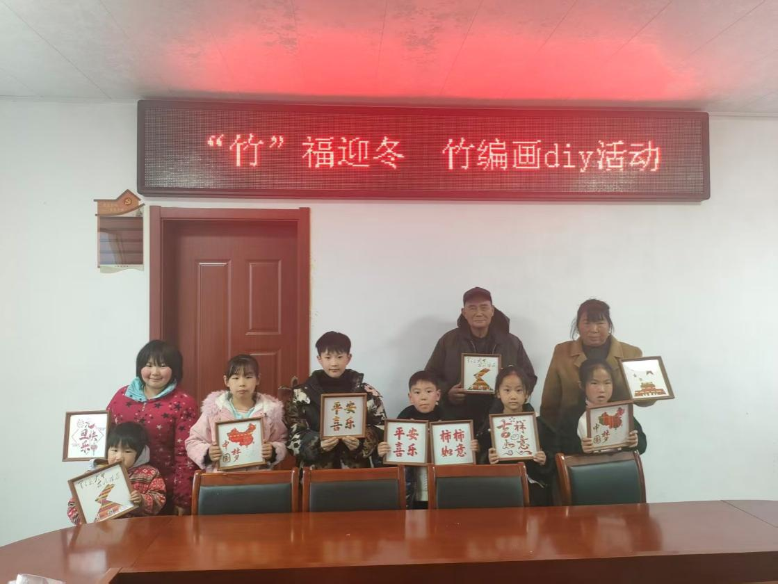兴化新垛镇 ：开展“竹”福迎冬 竹编画DIY活动