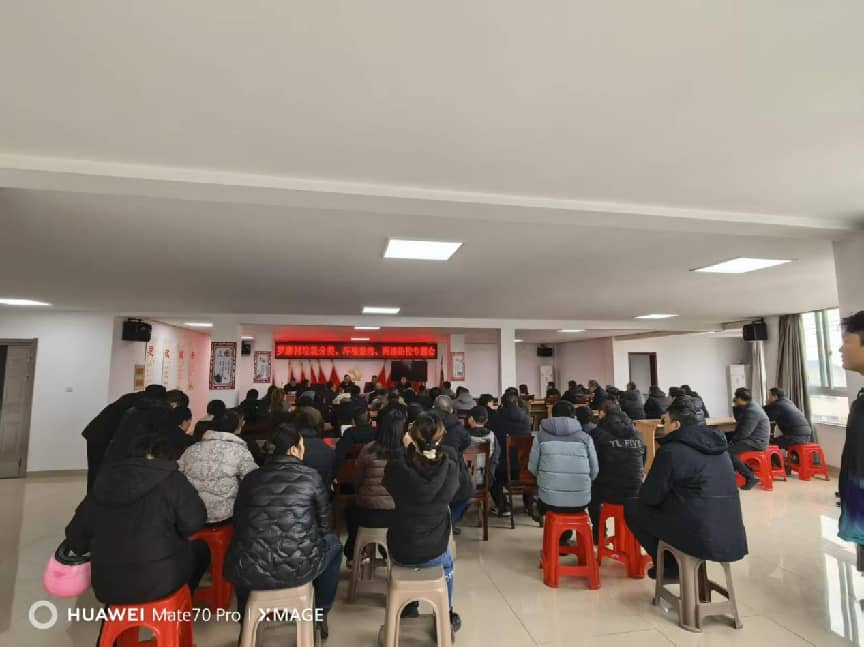 <strong>新鲜！戴南镇罗磨村道路清洁用上“铁扫帚”</strong>