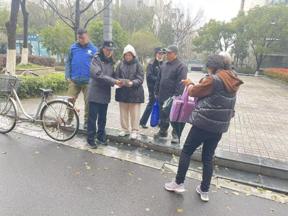 仙林城管走进南大和园  垃圾分类宣传进小区入商圈